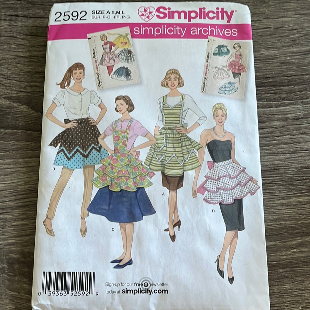 Simplicity 2592, Simplicity Archives Pattern, Aprons, Sizes S, M, and L